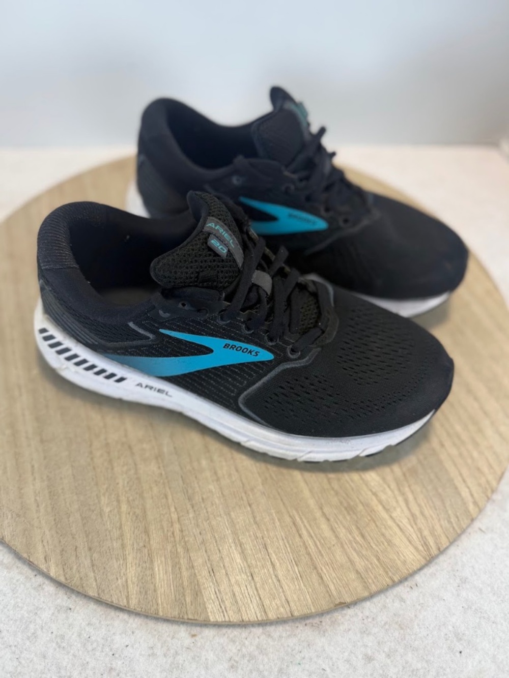 Brooks Ariel 20 Women’s 9 2E Extra Wide Black Blue Running Shoes 1203152E064